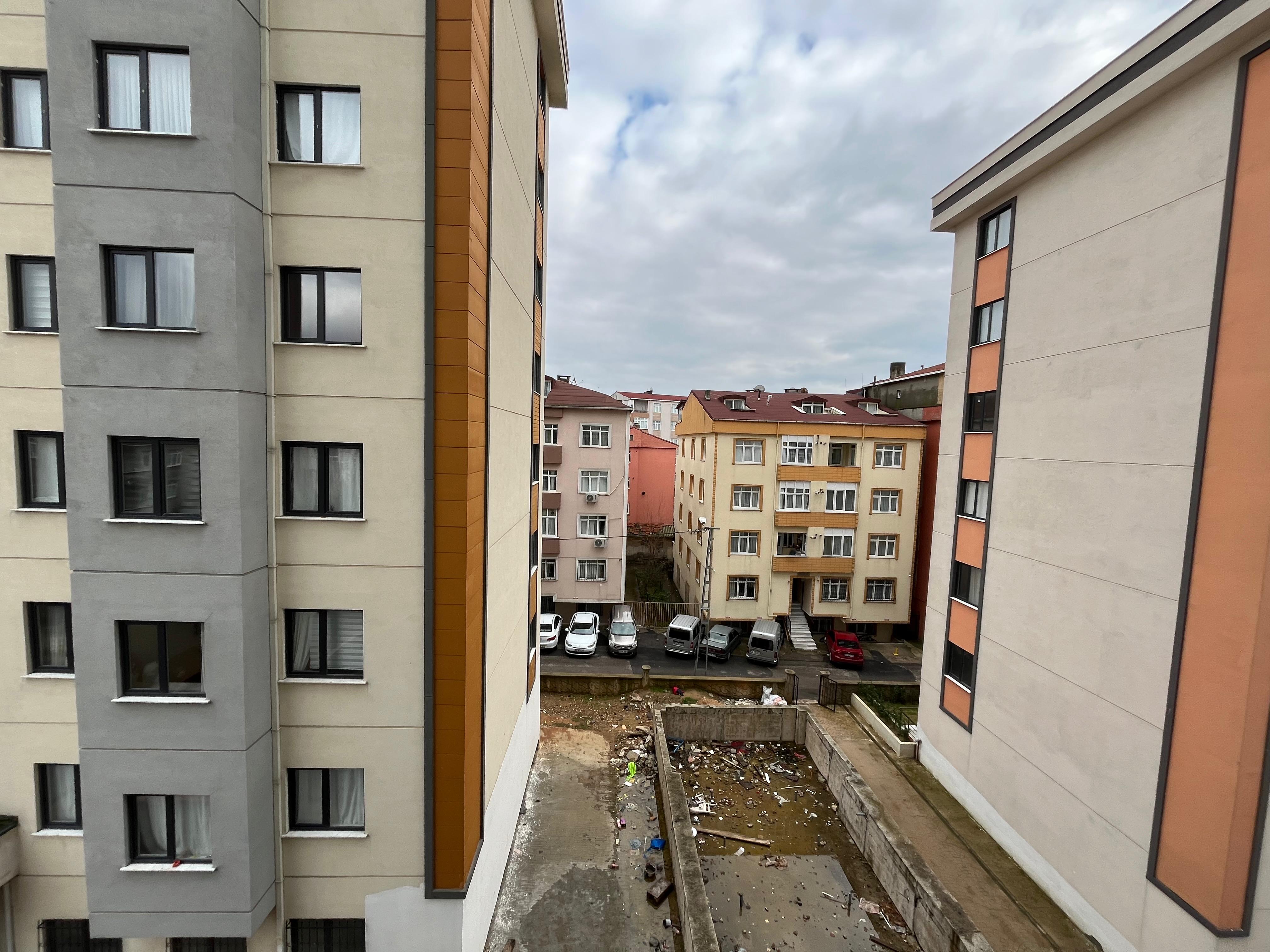 Pendik Çamçeşme'de Satılık 2+1 Kapalı Otoparklı Daire
